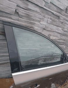 Volvo XC60 drzwi prawe przód kompletne w kolor 08- 3