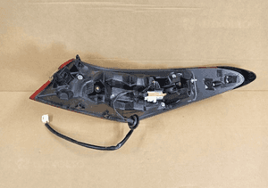 Lampa lewa tylna lewy tył toyota camry viii led ciemna 17- 2