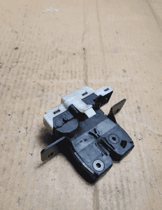 } ZAMEK KLAPY TYŁ RENAULT nr 8200076240 1