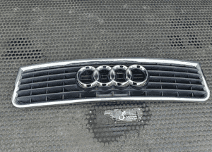 Atrapka 8E0853651F Atrapa Gril Maski Chrom Ramka Emblemat Znaczek Audi A4 B6 7
