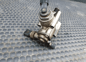 Pompa 06F127025F 06E906051E Paliwowa Paliwa Wtryskowa Czujnik 2.0 TFSI Audi A4 B7 VW Seat Skoda 7