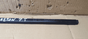 Listwa zgarniająca drzwi prawy tył VW Phaeton 3D0854634A 3