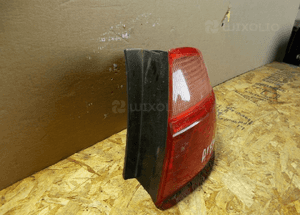 Lampa tył tylna prawa toyota avensis T22 oryginał 2