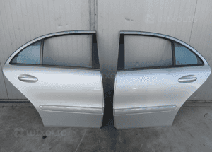MERCEDES e 211 sedan  drzwi prawy tył szyba zamek listwa 2