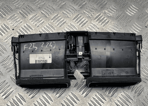 BMW F25 F26 KRATKA WLOTU NAWIEWU ŚRODKOWA ŚRODEK 9303407 3