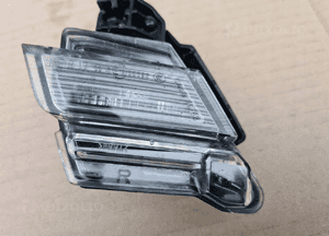Lexus UX lampa prawa w zderzak led 2