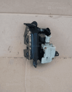 Zamek lewy tyl Klapy wstecznego Range rover l322 vogue 2