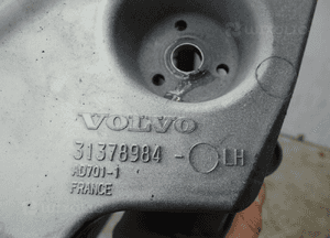 Volvo V90 S90 mocowanie lewe błotnika przód lewy całe 3
