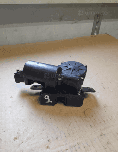 Zamek klapy tył bagażnika opel insignia kombi 2012 13581405 1