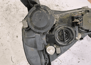 * LAMPA PRZEDNIA PRAWA PRZÓD PRAWO OPEL CORSA C 9