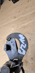 Zamek rygiel maski przód Mercedes W210 2108870527 7