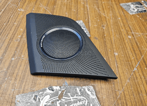 Maskownica Głosnika 8T0857227A 8T0857228A Kratka Oslona Konsoli Deski Kokpit Bang & Olufsen Audi A4 B8 A5 6