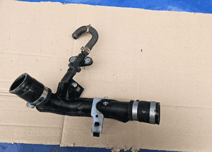 Rura przewód powietrza Toyota Corolla Auris C-HR 1.2 Turbo 17360-47010 2