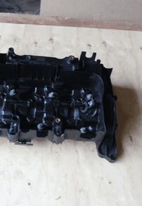 Pokrywa zaworów bmw E90 E91 2.0 d N47 7810584 2011 9