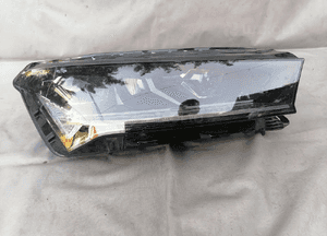 Lampa prawa prawy przód Skoda Enyaq 5LB941016A 2