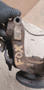 Zwrotnica piasta lewy przód kompletna VW FOX 1.2 7