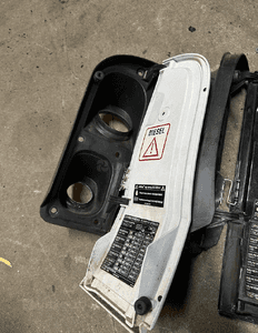MERCEDES 447  klapka wlewu czarna biała 2