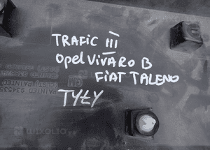 Trafic iii vivaro b listwa bok prawa 93453580 3