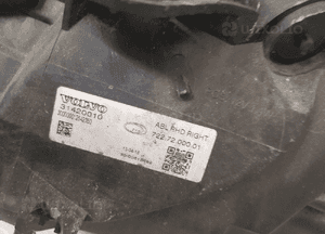 LAMPA PRAWY PRZÓD PRZEDNIA VOLVO V40 II XENON UK 31420010 8