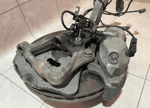 MERCEDES W221 3.0CDI ZWROTNICA ZACISK TARCZA PRZÓD 9