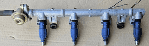 Toyota Yaris I 1.0 VVTI wtryskiwacz listwa wtryskowa 23250-0J010 0280156067 1