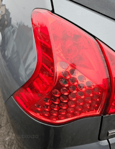 Peugeot 3008 lampa tył tylna prawa lewa 4