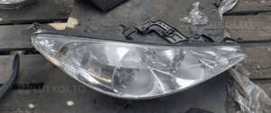 Przod przednia lampa prawa peugeot 207 1