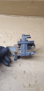 Zawór zaworek podciśnienia Citroen C5 III 2.0 HDI 9660693180 1