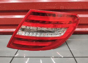 Mercedes c-klasa W204 lift lampa led prawa tył tylna europa oryginalna 1