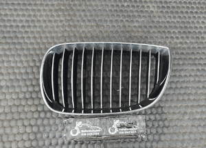 Kratka 7128613 7128614 7906809 Atrapa Nerki Nerka Gril Atrapka Zderzaka Przód M-Pakiet BMW 1 E81 E87 4