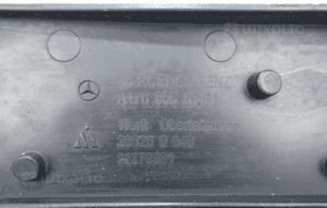 Mercedes a-klasa W176 lift 2015- ramka tablicy rejestracyjnej A1768850781 9