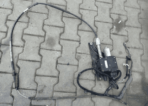 Opel Insignia mechanizm hamulca recznego kombi 1