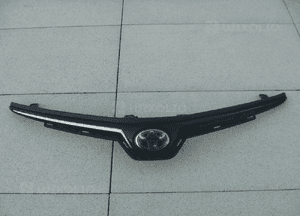 Toyota corolla E21 sedan atrapa zderzaka znaczek oryginał 5