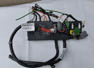 Klema plusowa akumulatora sterownik jaguar xj X351 1