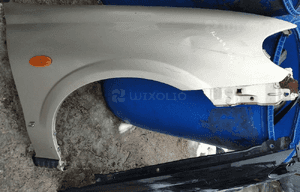 Nissan Almera N16 blotnik przod przedni prawy 3