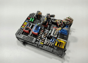 Moduł bsm skrzynka bezpieczników citroen DS3 9830790580 2016-2019 lift 2