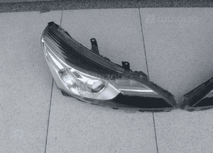 Toyota verso lift 2012 xenon led prawy  81110-OF181-00   europa 2