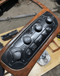 MERCEDES C 203 panel dekor popielniczka drewno roletka 7