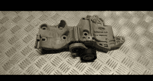 Mercedes W177 łapa alternatora 117105989R 2