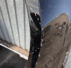 Mercedes E 213 błotnik lewy oryginał 13