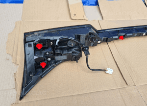 Lexus UX blenda klapy światła lampa 7