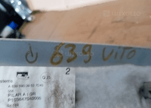 Osłona poszycie słupka lewy przód Mercedes Vito 639 A6396903953 A6396920001 4