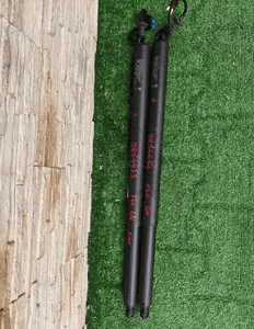 Siłownik klapy tył bmw 1 F40 9854453 9854454