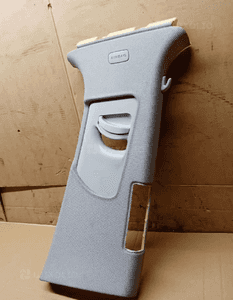 Osłona poszycie słupka prawa Audi A6 C6 4F0867244A 2