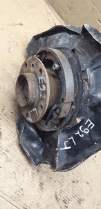 Zwrotnica piasta lewy tył tylna lewa półoś BMW 92 9