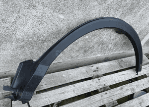 Listwa blotnika przod prawa toyota RAV4 iv 4 lift 3