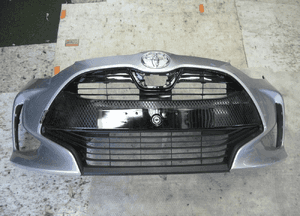 Toyota yaris iv 4 grilem cały zderzak przód przedni 1