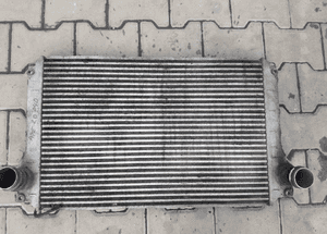 Toyota Avensis Corolla Verso 2.0 2.2 D4D intercooler chlodnica powietrza 1