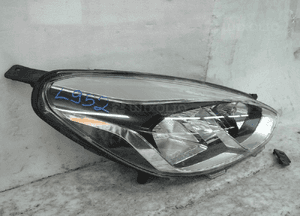Ford fiesta MK8 lampa przednia prawa 2