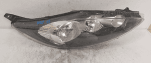 Przod przednia lampa prawa ford fiesta MK7 2